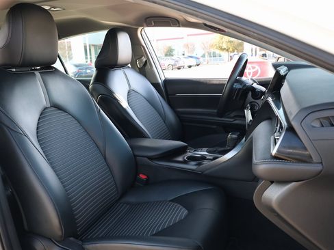 Used 2021 Toyota Camry SE image 29