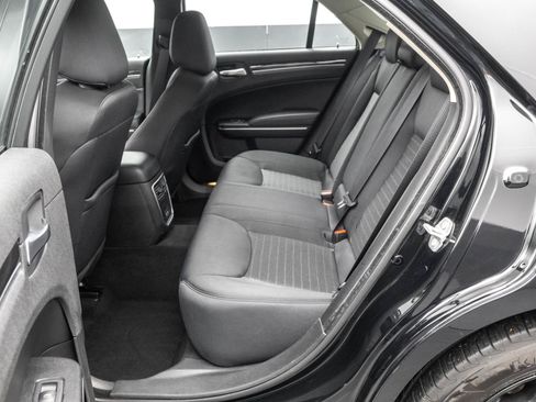 Used 2022 Chrysler 300 Touring w/ Sport Appearance Package image 28