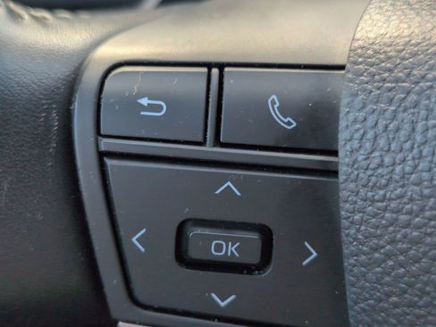 Used 2025 Toyota Camry SE FWD image 19