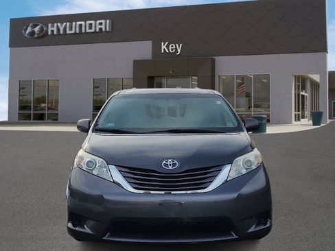 Used 2015 Toyota Sienna LE image 8