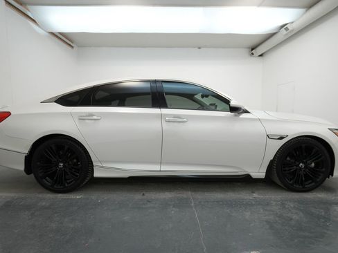 Used 2018 Honda Accord Touring image 8