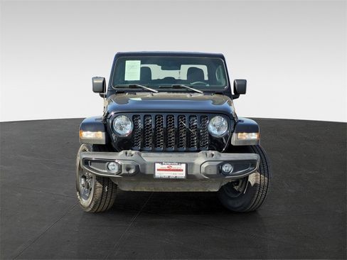 Used 2023 Jeep Gladiator Willys image 2