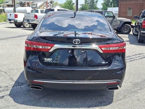 Used 2018 Toyota Avalon XLE Premium w/ All Weather Liner Package image 6