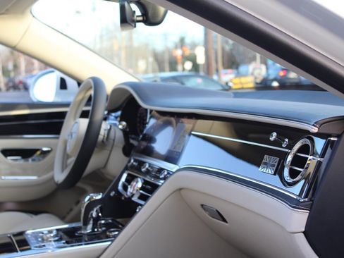 Used 2021 Bentley Flying Spur W12 image 36