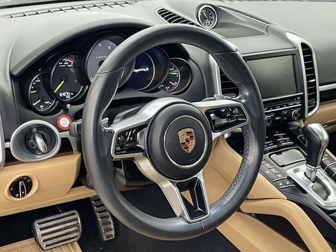 Used 2016 Porsche Cayenne S image 4
