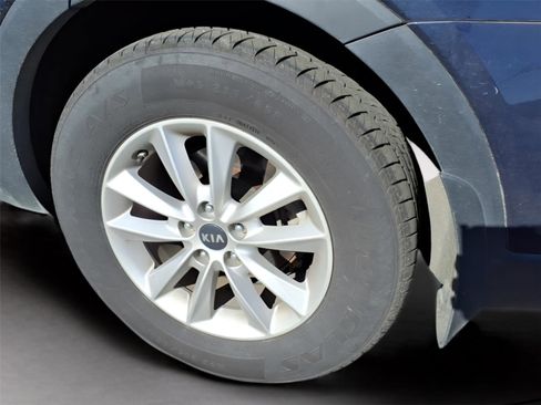 Used 2019 Kia Sorento LX image 10