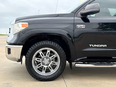 Used 2017 Toyota Tundra SR5 w/ SR5 Upgrade Package RWD image 4