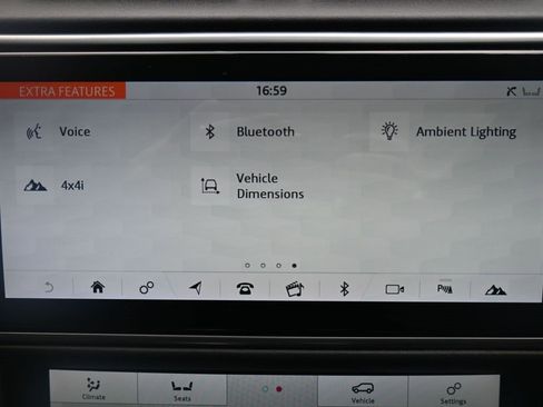 Used 2020 Land Rover Range Rover HSE image 17