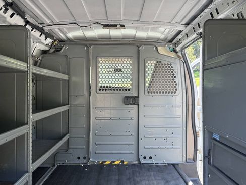 Used 2017 Chevrolet Express 2500 RWD image 15