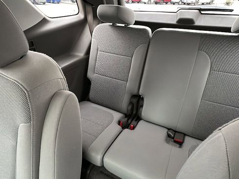 Used 2021 Chevrolet Traverse LT image 16