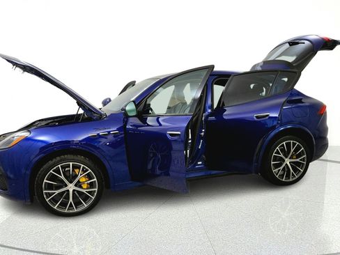 Used 2023 Maserati Grecale Modena AWD/4WD image 11