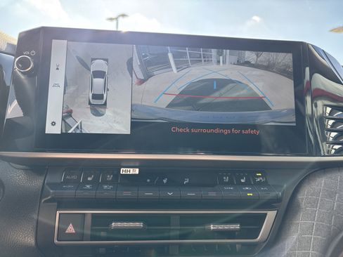 Used 2025 Toyota Camry XLE w/ Premium Plus Package image 24