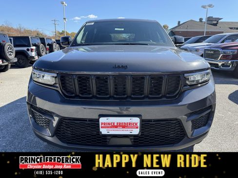 New 2025 Jeep Grand Cherokee 4WD image 8