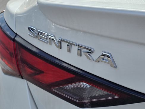 Used 2025 Nissan Sentra SR w/ SR Premium Package FWD image 7