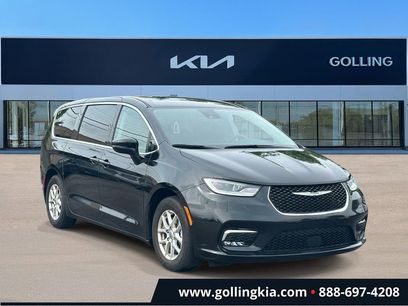 Used 2023 Chrysler Pacifica Touring-L