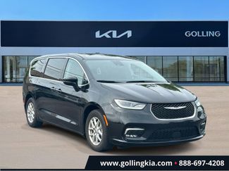 Used 2023 Chrysler Pacifica Touring-L FWD video 1