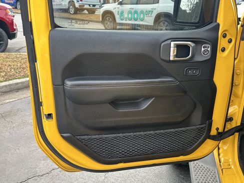 Used 2019 Jeep Wrangler Unlimited Sahara image 11