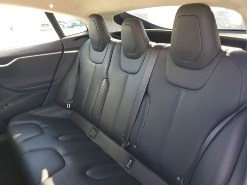 Used 2016 Tesla Model S 90D image 18