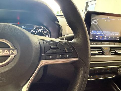 Used 2025 Nissan Altima 2.5 SV FWD image 24