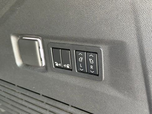 Used 2021 Chevrolet Tahoe LT w/ LT Signature Package image 51