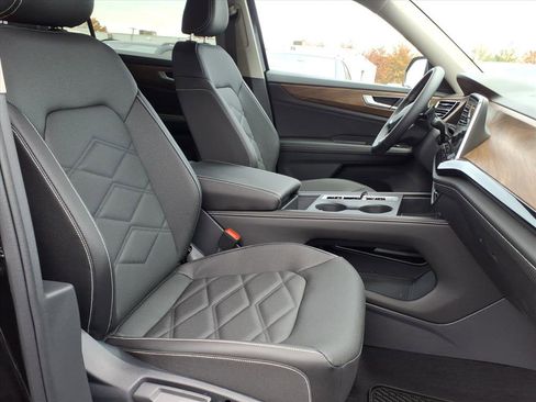New 2026 Volkswagen Atlas SE image 6