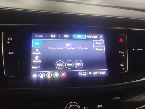 Used 2022 Buick Enclave Essence image 11