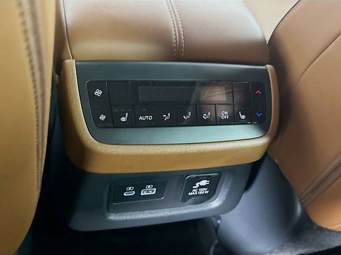 Certified 2024 Nissan Pathfinder Platinum image 36