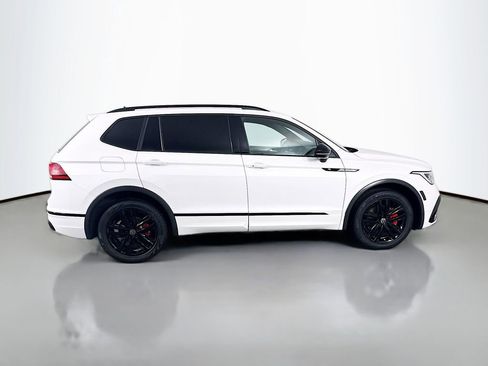 Used 2022 Volkswagen Tiguan SE R-Line image 4