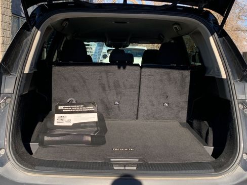 Used 2023 Nissan Rogue SV image 31