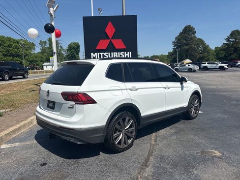 Used 2018 Volkswagen Tiguan SE w/ Panoramic Sunroof Package image 3