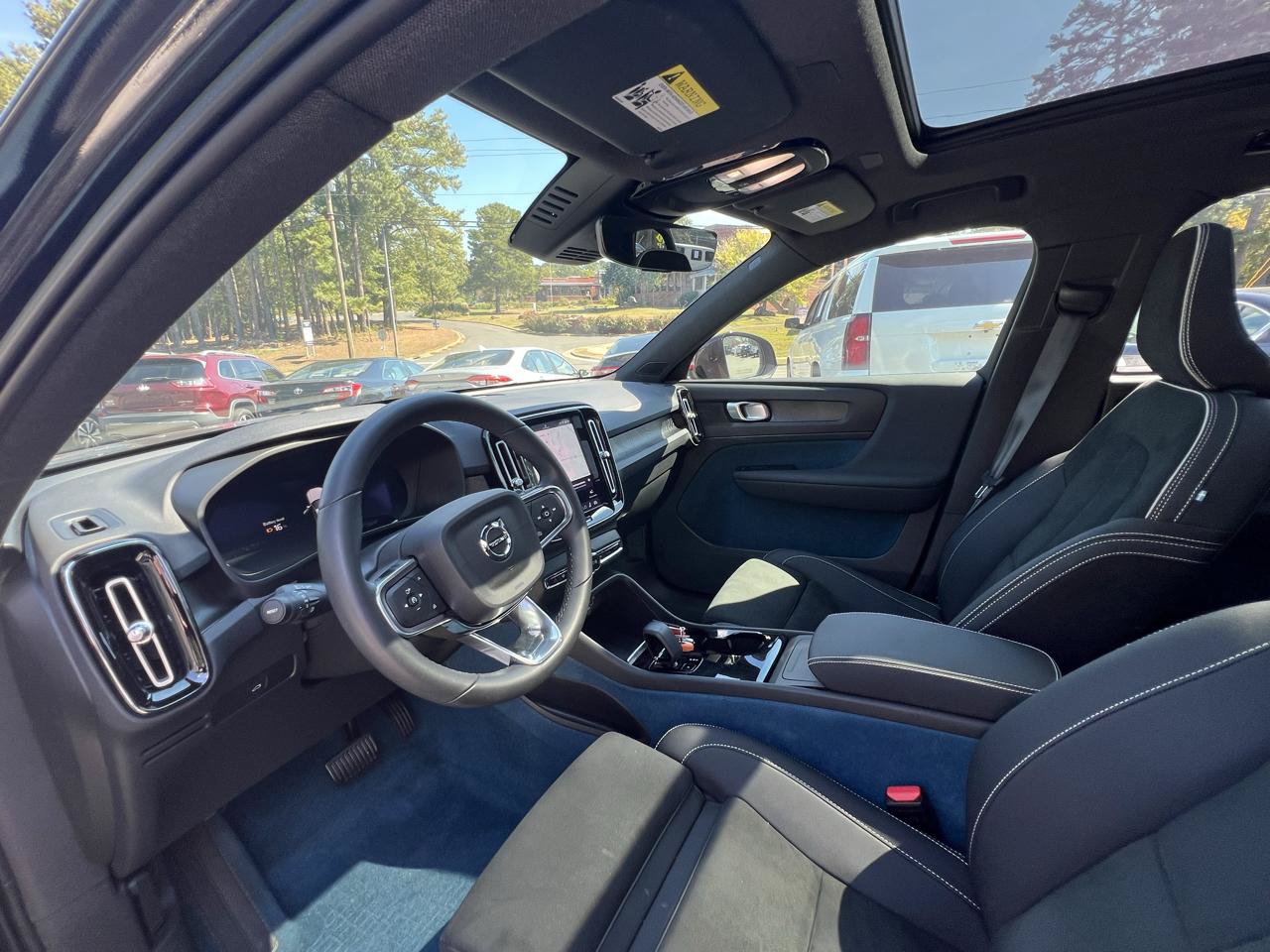 Used 2023 Volvo XC40 Recharge Plus AWD/4WD image 10