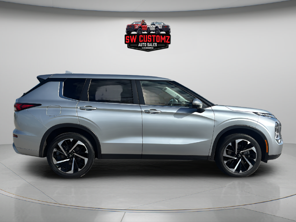Used 2024 Mitsubishi Outlander AWD image 8