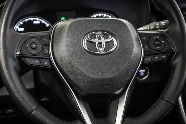Used 2021 Toyota RAV4 XLE Premium AWD/4WD image 17