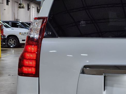 Used 2020 Lexus GX 460 Luxury w/ Luxury Sport Package AWD/4WD image 20