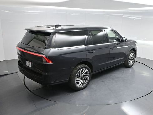 Used 2025 Lincoln Navigator Reserve AWD/4WD image 48