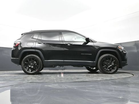Used 2026 Jeep Compass Latitude AWD/4WD image 36