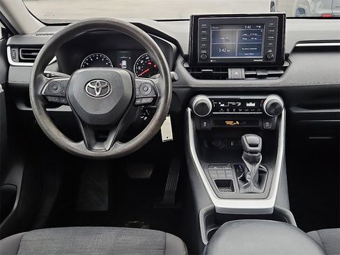 Used 2021 Toyota RAV4 LE image 16