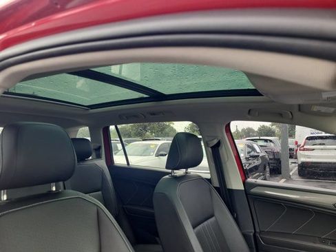 Certified 2024 Volkswagen Tiguan SE w/ Panoramic Sunroof Package FWD image 11