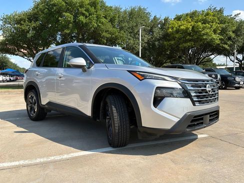 Used 2025 Nissan Rogue SV FWD image 5