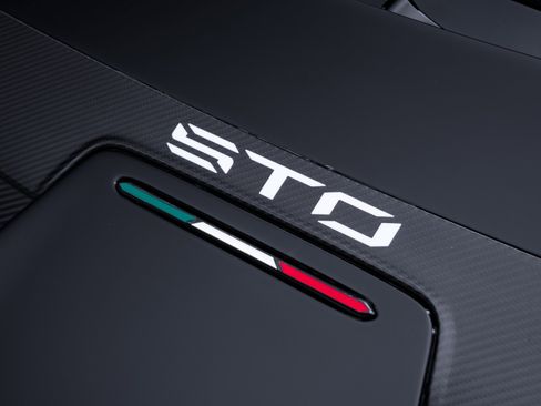 Used 2022 Lamborghini Huracan STO image 19