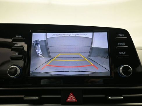 Used 2022 Hyundai Elantra SEL w/ Convenience Package FWD image 16