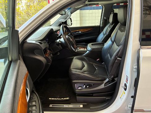Used 2017 Cadillac Escalade ESV Premium Luxury image 9