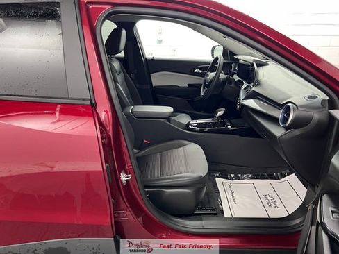 Used 2025 Chevrolet Trax LT image 36