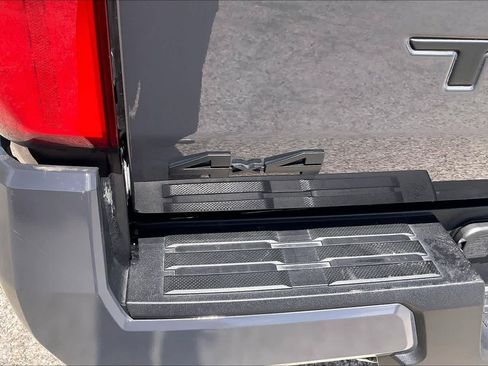 Used 2025 Toyota Tacoma TRD Sport image 10