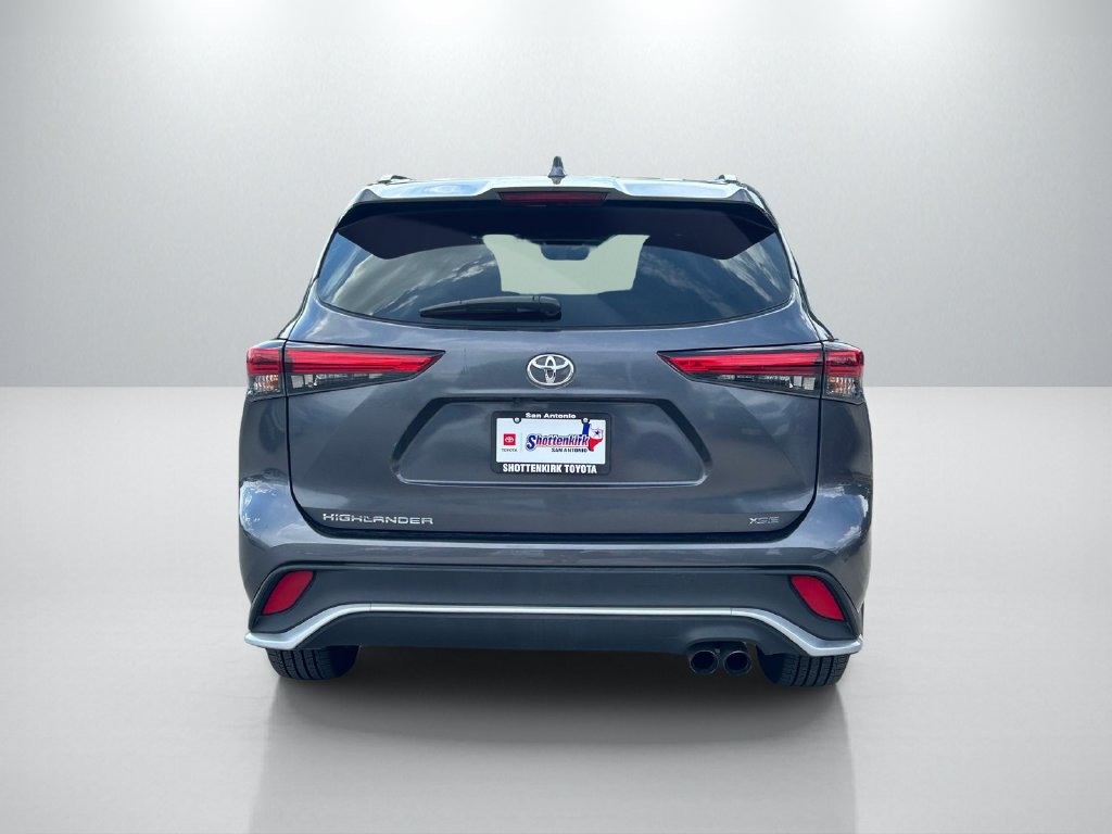 Used 2022 Toyota Highlander XSE FWD image 6