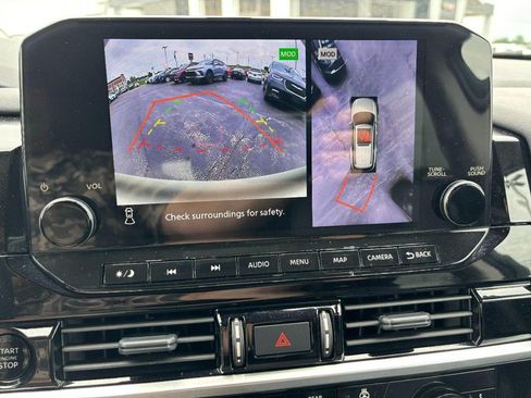 Used 2025 Nissan Pathfinder SL AWD/4WD image 21