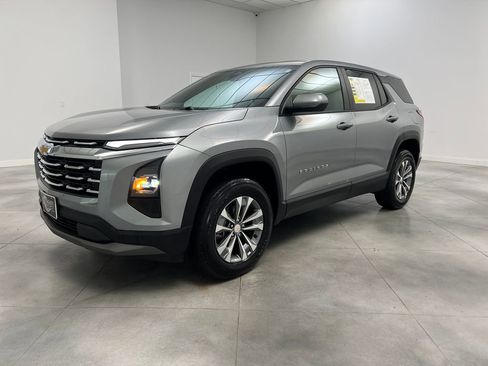 Used 2026 Chevrolet Equinox LT FWD image 3