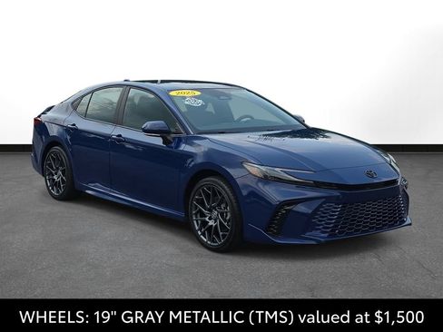 Used 2025 Toyota Camry XSE AWD/4WD image 3