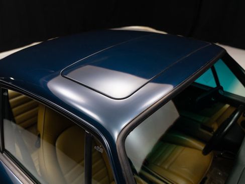 Used 1993 Porsche 911 Carrera RWD image 29