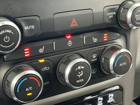 Used 2019 RAM 1500 Big Horn AWD/4WD image 24
